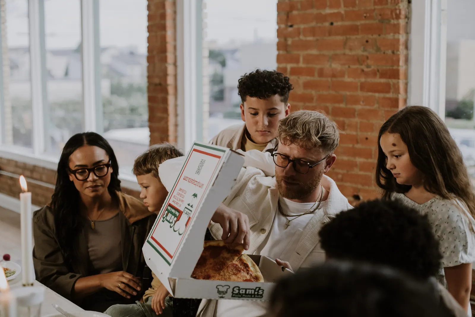 Sharing pizza around the table